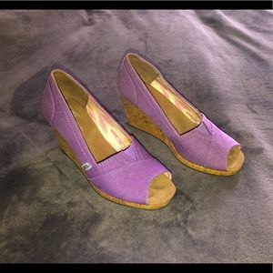 Beautiful size 8.5 Toms wedges